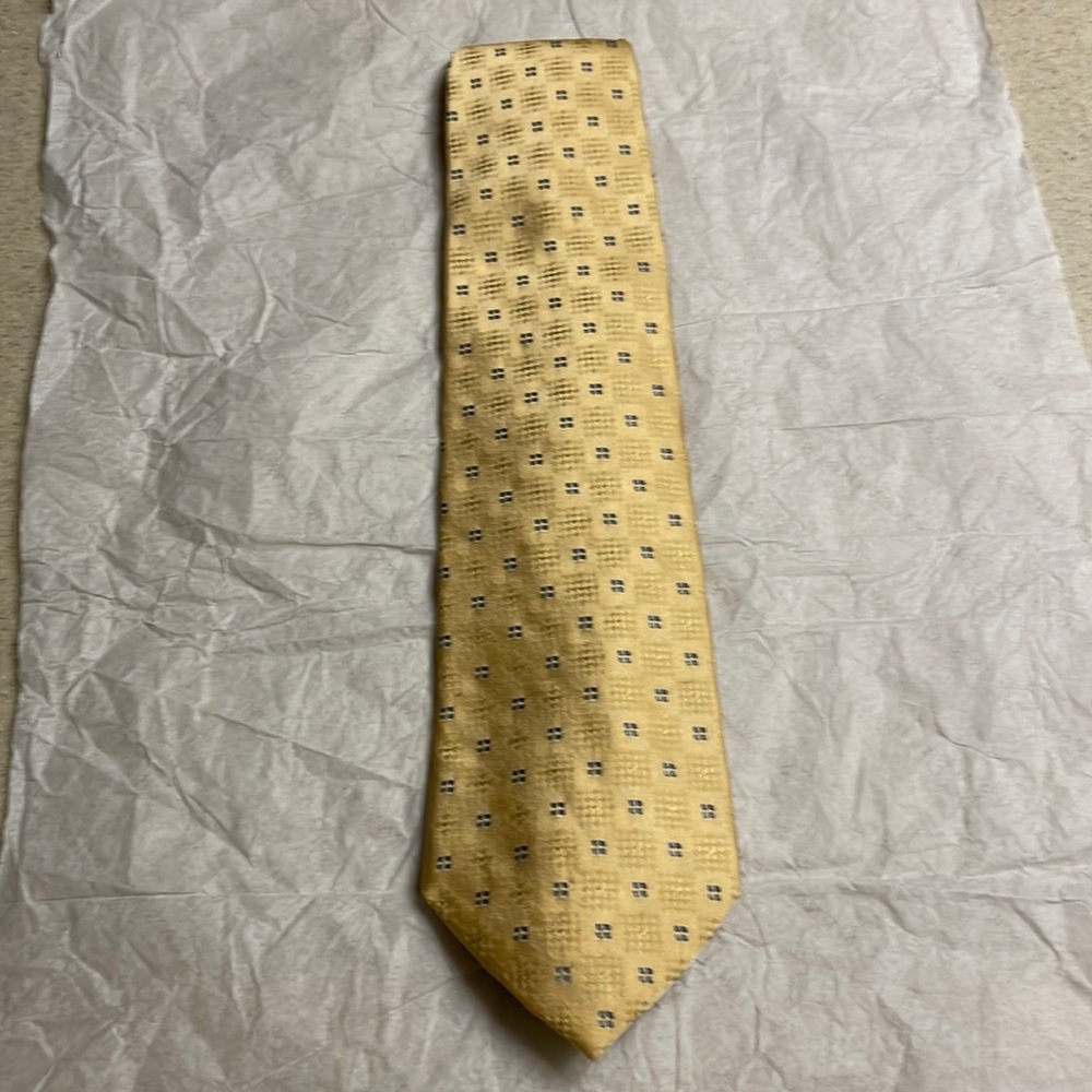 Paul Dione tie